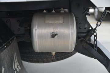 ���� С����W17 102���� 4X2 3.3����ж��(EQ3040S6BDB)ͼƬ