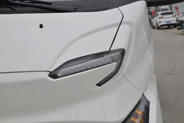 �ɵ� Q3ϵ�� 122���� 2.8�׵�����ʽ΢��(����)ͼƬ