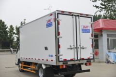 江铃 顺达宽体 122马力 4X2 4.13米冷藏车(国六)(JX5041XLCTG26)
