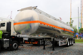 运油半挂车 罐式半挂车外观图片