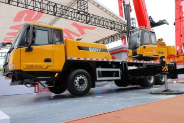 三一 汽车起重机&nbsp;吊车外观                                                图片