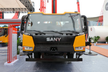 三一 汽车起重机&nbsp;吊车外观                                                图片