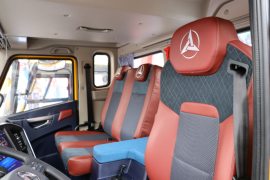 三一 汽车起重机&nbsp;吊车驾驶室                                               图片