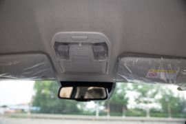 五十铃D-MAX&nbsp;皮卡驾驶室                                               图片