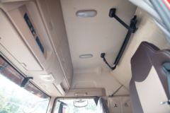 青岛解放 JH6重卡 智尊版2.0 460马力 8X4 8.6米仓栅式载货车(CA5310CCYP25K2L7T4E5A80)