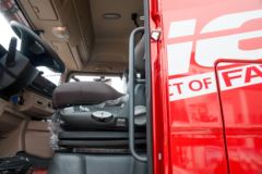 青岛解放 JH6重卡 智尊版2.0 460马力 8X4 8.6米仓栅式载货车(CA5310CCYP25K2L7T4E5A80)