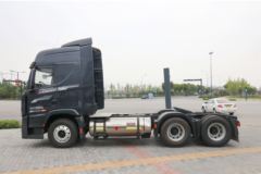 现代商用车 新一代创虎 460马力 6X4 LNG牵引车(国六)(坦迪斯12挡)(CHM4250KPQ52NT)