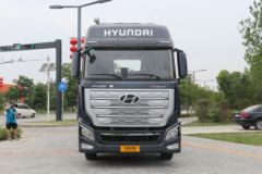 现代商用车 新一代创虎 460马力 6X4 LNG牵引车(国六)(坦迪斯12挡)(CHM4250KPQ52NT)