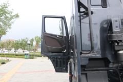 现代商用车 新一代创虎 460马力 6X4 LNG牵引车(国六)(坦迪斯12挡)(CHM4250KPQ52NT)