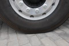 现代商用车 新一代创虎 460马力 6X4 LNG牵引车(国六)(坦迪斯12挡)(CHM4250KPQ52NT)