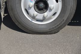 骏铃V7(原骏铃A8)&nbsp;冷藏车底盘图片