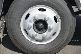 骏铃V7(原骏铃A8)&nbsp;冷藏车底盘图片