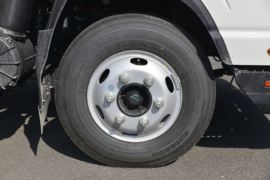 骏铃V7(原骏铃A8)&nbsp;冷藏车底盘图片