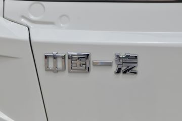 һ������ ��ž���1ϵ 84���� 4X2 3.265����ж��(CA3040K7L2E5-3)ͼƬ