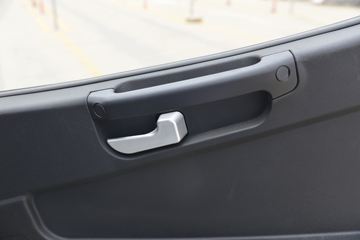 һ������ ��ž���1ϵ 84���� 4X2 3.265����ж��(CA3040K7L2E5-3)ͼƬ