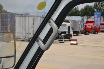 һ������ ��ž���1ϵ 84���� 4X2 3.265����ж��(CA3040K7L2E5-3)ͼƬ