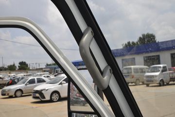 һ������ ��ž���1ϵ 84���� 4X2 3.265����ж��(CA3040K7L2E5-3)ͼƬ