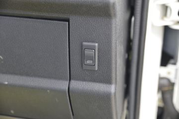 һ������ ��ž���1ϵ 84���� 4X2 3.265����ж��(CA3040K7L2E5-3)ͼƬ