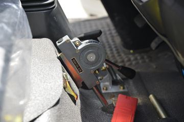 һ������ ��ž���1ϵ 84���� 4X2 3.265����ж��(CA3040K7L2E5-3)ͼƬ