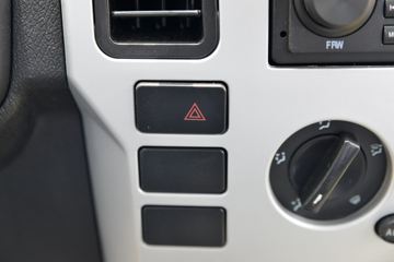 һ������ ��ž���1ϵ 84���� 4X2 3.265����ж��(CA3040K7L2E5-3)ͼƬ