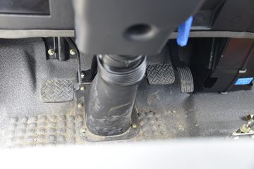 һ������ ��ž���1ϵ 84���� 4X2 3.265����ж��(CA3040K7L2E5-3)ͼƬ