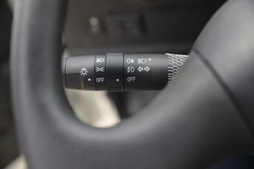 һ������ ��ž���1ϵ 84���� 4X2 3.265����ж��(CA3040K7L2E5-3)ͼƬ