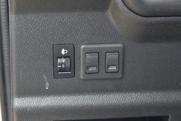 һ������ ��ž���1ϵ 84���� 4X2 3.265����ж��(CA3040K7L2E5-3)ͼƬ