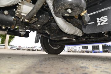 һ������ ��ž���1ϵ 84���� 4X2 3.265����ж��(CA3040K7L2E5-3)ͼƬ