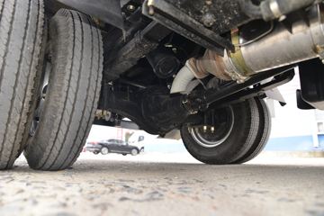 һ������ ��ž���1ϵ 84���� 4X2 3.265����ж��(CA3040K7L2E5-3)ͼƬ