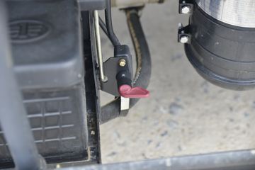 һ������ ��ž���1ϵ 84���� 4X2 3.265����ж��(CA3040K7L2E5-3)ͼƬ