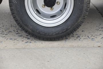 һ������ ��ž���1ϵ 84���� 4X2 3.265����ж��(CA3040K7L2E5-3)ͼƬ