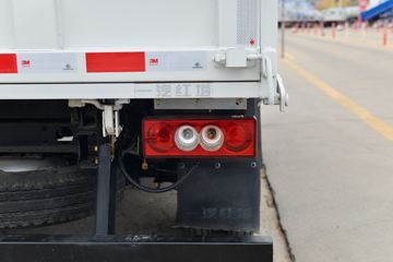 һ������ ��ž���1ϵ 84���� 4X2 3.265����ж��(CA3040K7L2E5-3)ͼƬ