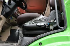 青岛解放 JH6重卡 领航版 400马力 8X4 6.5米自卸车