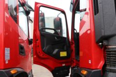 东风商用车 天锦KR 260马力 4X2 9.8米厢式载货车(国六)(DFH5180XXYE8)