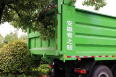 青岛解放 JH6重卡 领航版 400马力 8X4 6.5米自卸车
