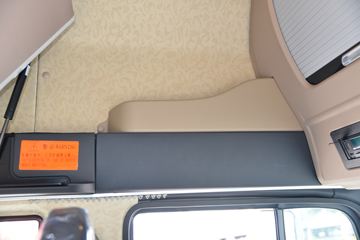 ���� �����A5X�п� ��ֵ�� 245���� 4X2 6.8����ʽ�ػ���(����)(HFC5181XXYP2K3A50KS)ͼƬ