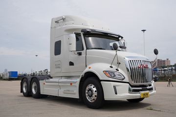 跨越V7&nbsp;牵引车外观                                                图片