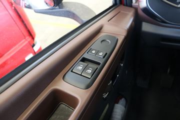 �������ó� ������6 ����� 200���� 4X2 5.5���泵��(����)ͼƬ