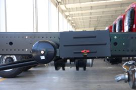 轩德翼6&nbsp;随车吊底盘图片