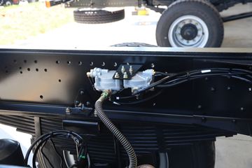 �������ó� ������6 ����� 200���� 4X2 5.5���泵��(����)ͼƬ