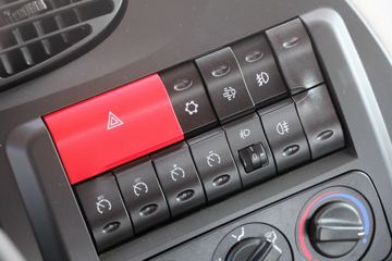 ���� �����A5L�п� ����� 200���� 4X2 6.8�ײ�դʽ�ػ���(����)(HFC5181CCYP3K1A50YS)ͼƬ