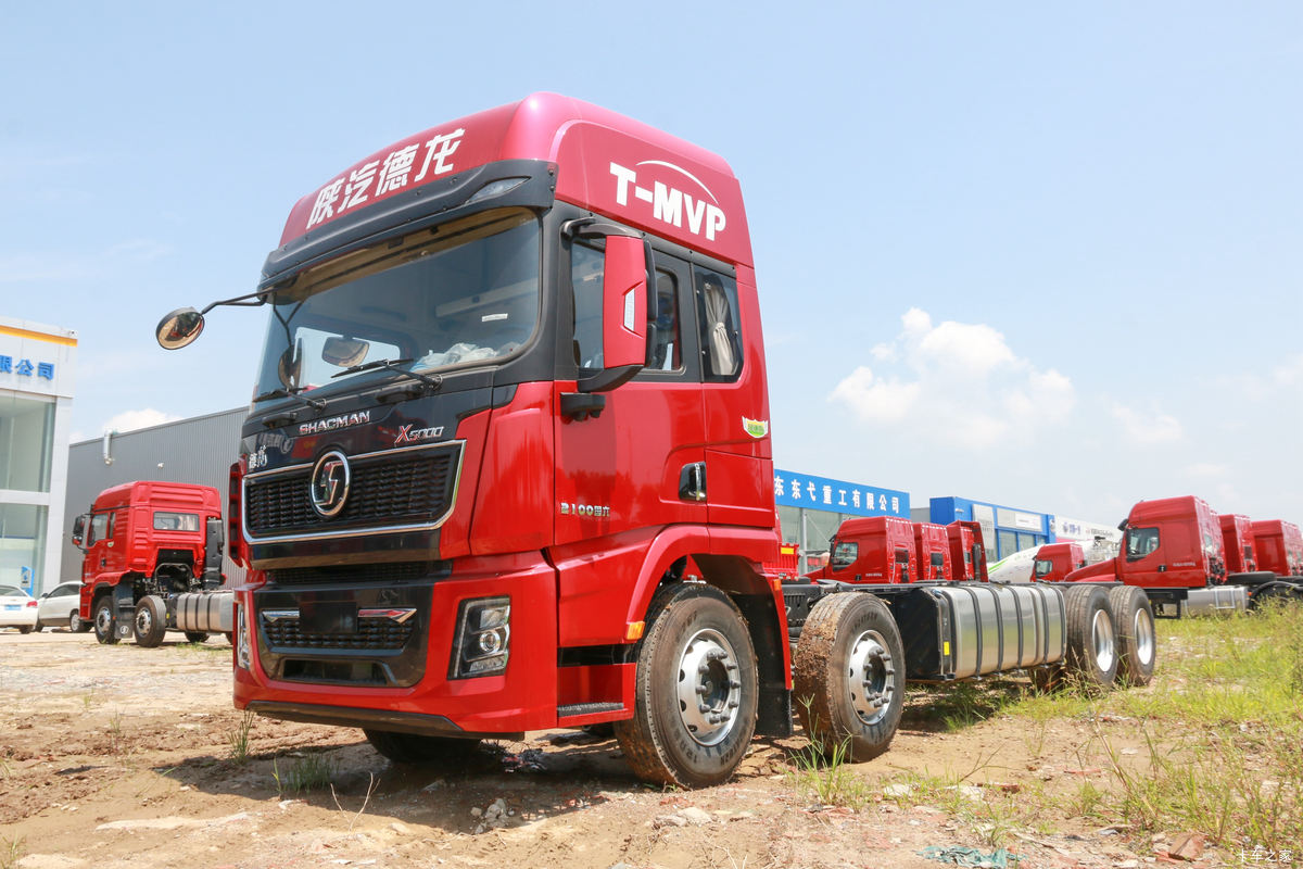 陕汽重卡 德龙X5000 绿通版 460马力 8X4 9.5米厢式载货车(国六)