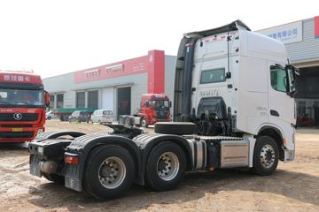 陕汽重卡 德龙X6000 轻量化菁英版 560马力 6X4 AMT自动档牵引车(SX4259GD4Q2)外观图片