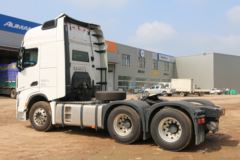 陕汽重卡 德龙X6000 560马力 6X4 AMT自动挡牵引车(SX4259GD4Q2)