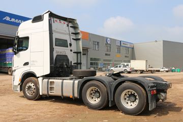 陕汽重卡 德龙X6000 轻量化菁英版 560马力 6X4 AMT自动档牵引车(SX4259GD4Q2)外观图片
