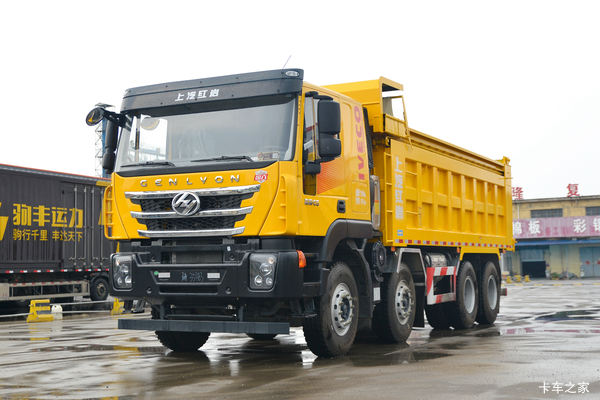 上汽红岩 杰狮C6 重载版 400马力 8X4 5.6米LNG自卸车(后桥320)(国六)(CQ5317ZLJHD12306T)