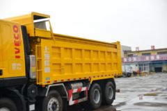 上汽红岩 杰狮C6重卡 390马力 8X4 6.6米自卸车(国六)(CQ3317HV09286)
