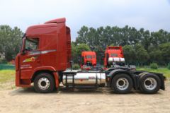 现代商用车 新一代创虎 460马力 6X4 LNG牵引车(国六)(CHM4250KPQ52NT)