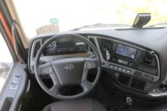 现代商用车 新一代创虎 460马力 6X4 LNG牵引车(国六)(CHM4250KPQ52NT)