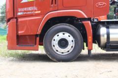 现代商用车 新一代创虎 460马力 6X4 LNG牵引车(国六)(CHM4250KPQ52NT)